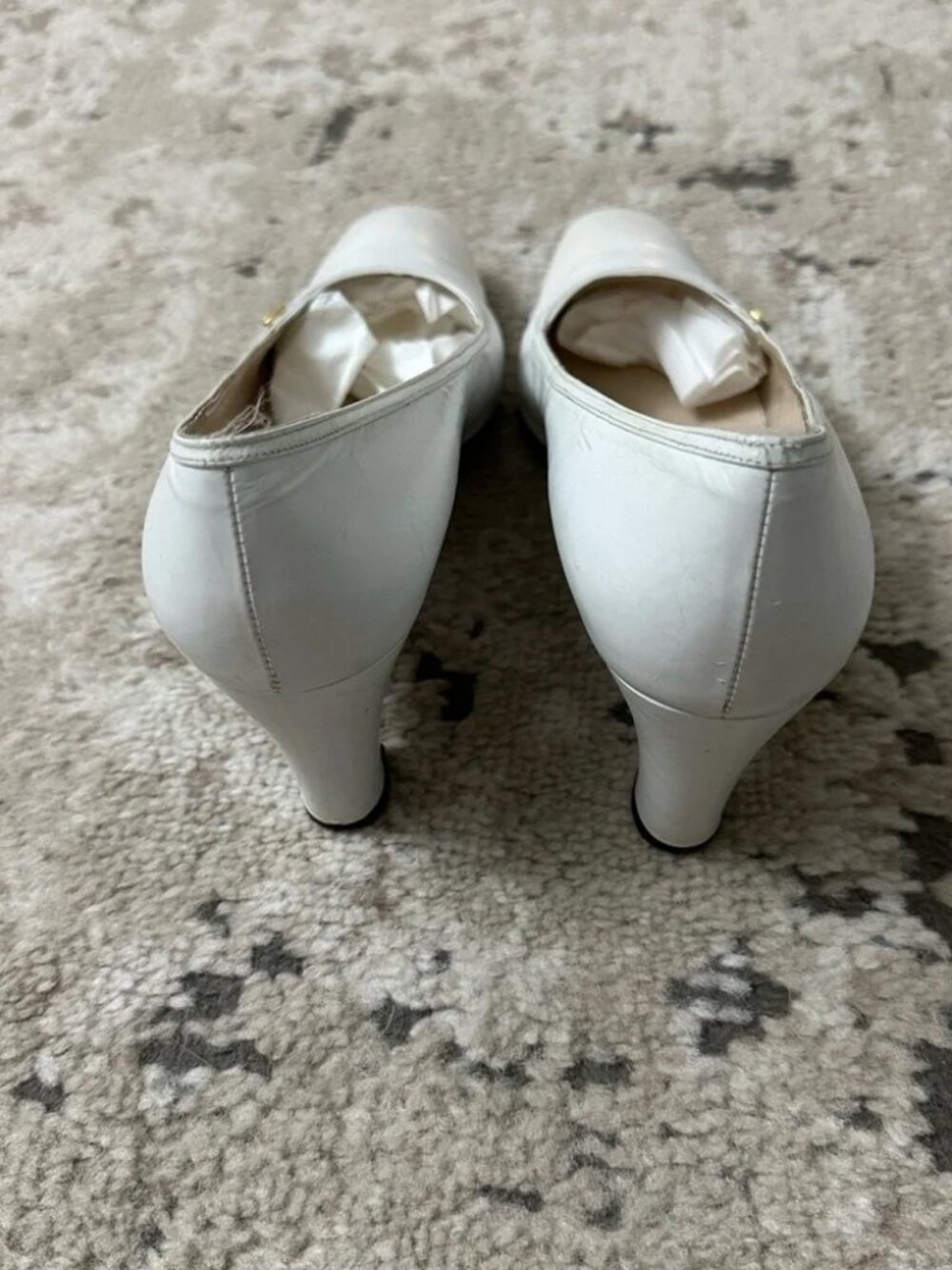 Vintage Salvatore Ferragamo White Heels - Low Kitten Heel - Retro Office Pumps - Picture 13 of 16